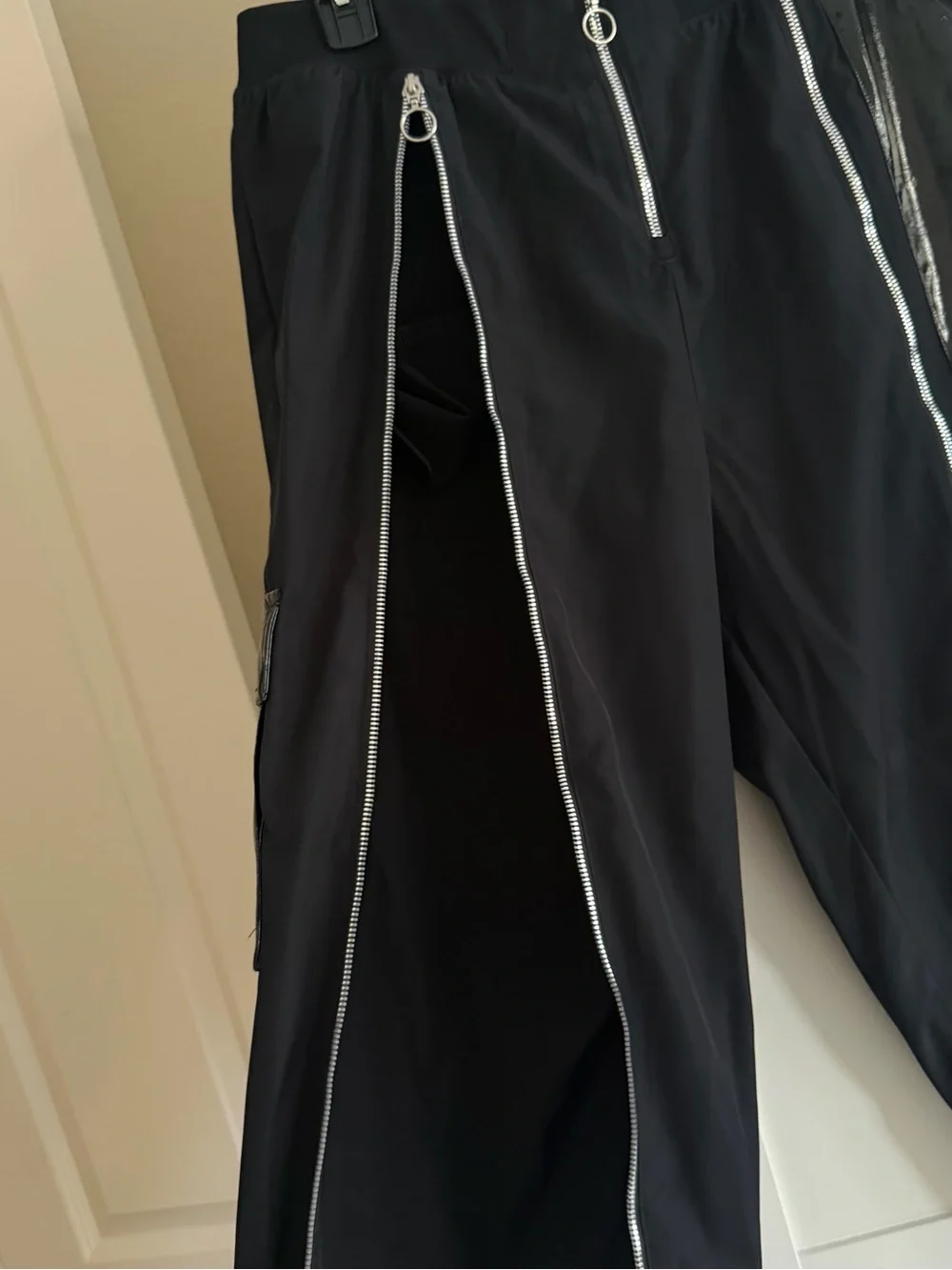 Nike Black Cargo Pants With Zipper Details, Size M - Worn Once